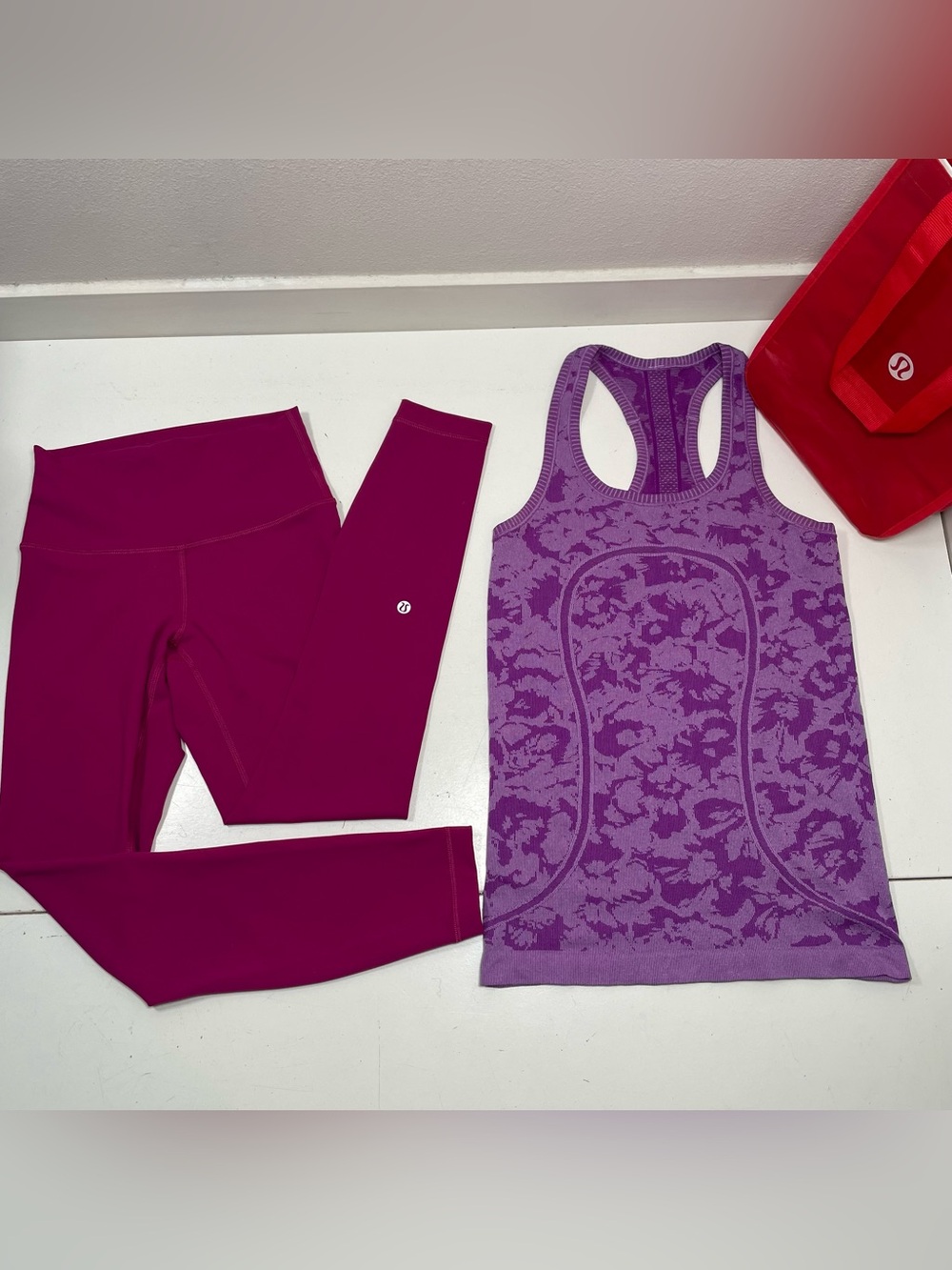 Bundle 2 Lululemon Women’s size 4 Sport Tank and Leggings Atheleisure